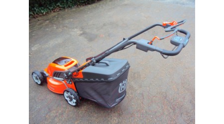 Газонокосилка электрическая Husqvarna LC 141VLi (967 09 92-01)
